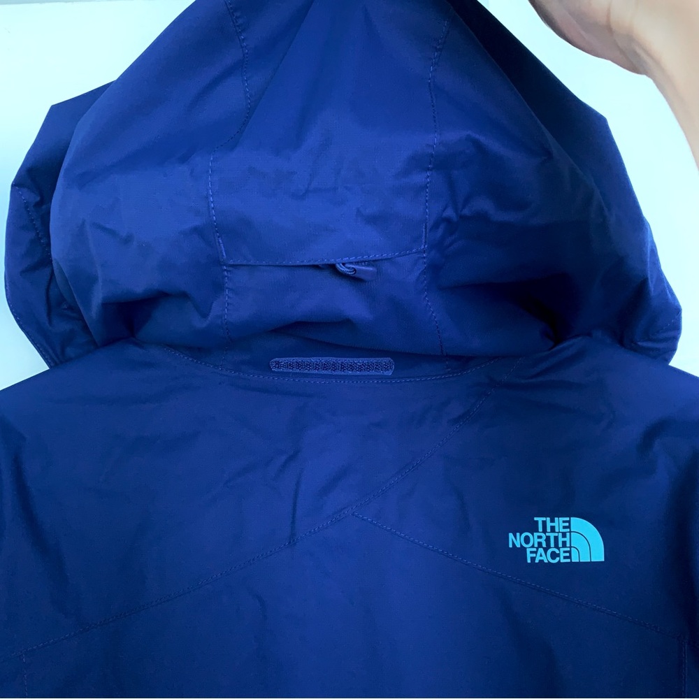 The North Face Women’s Jacket - Picture 9 of 16